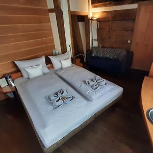 Standard Zimmer mit Kingsize-Bett