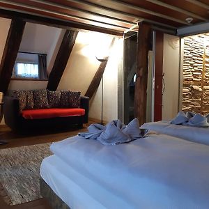 Standard Zimmer mit Kingsize-Bett